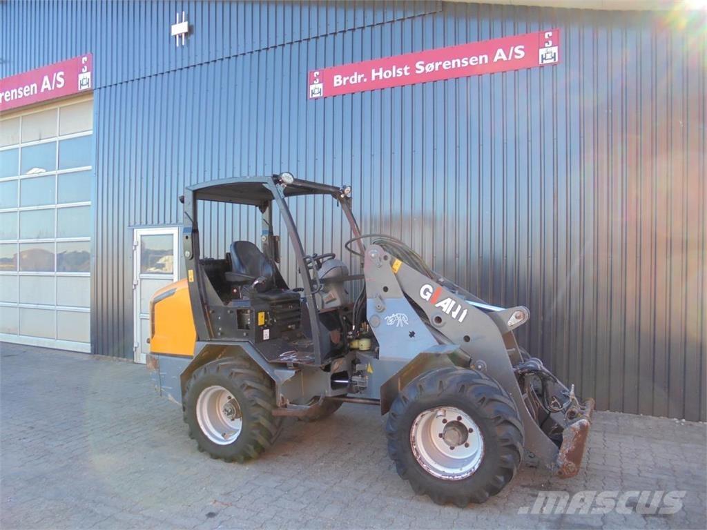GiANT 5003 Palas cargadoras