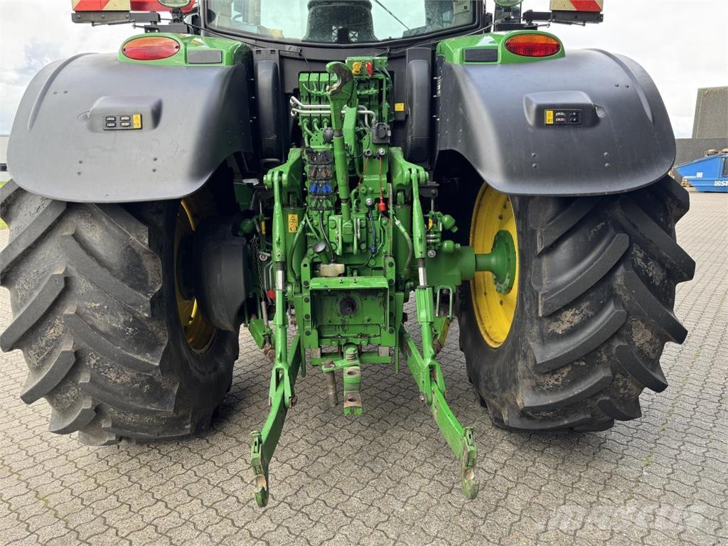John Deere 6215R Tractores