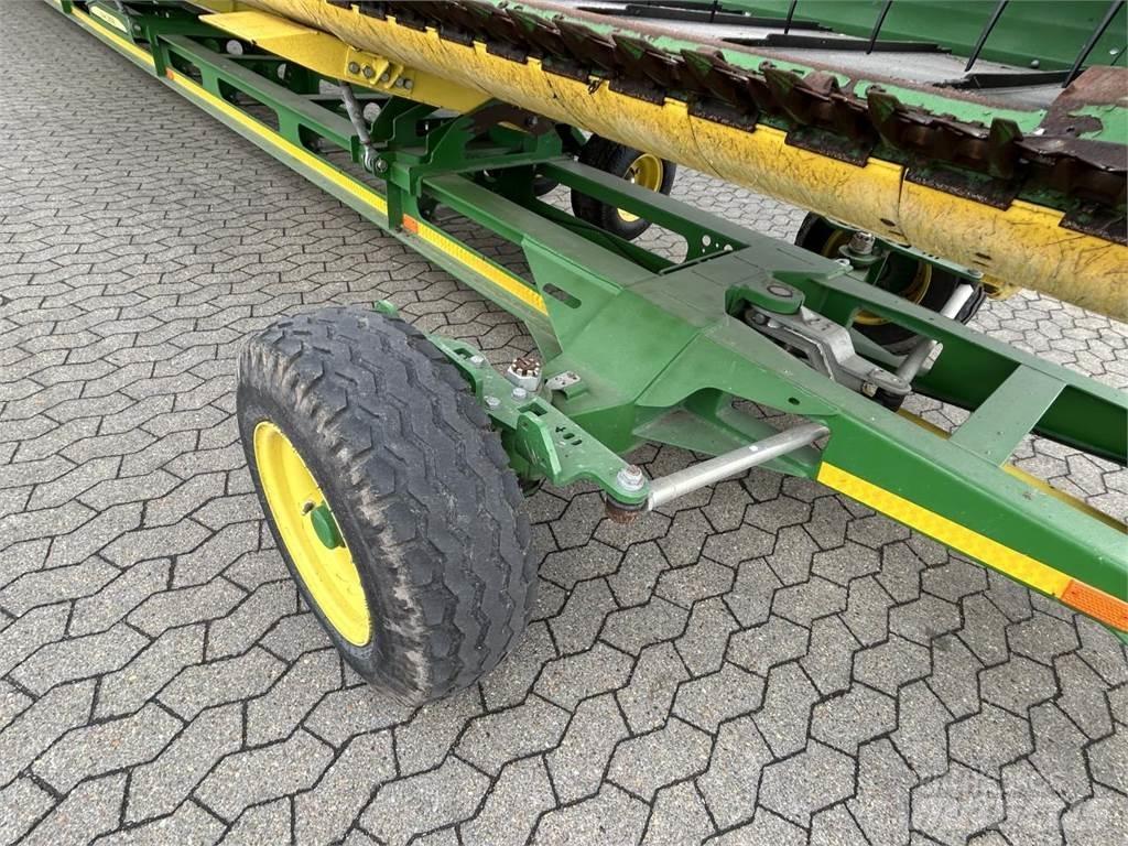 John Deere 640D Cabezales de cosechadoras combinadas