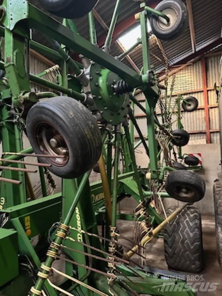 Krone SWADRO 1400 Rastrillos y henificadores
