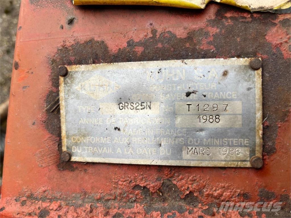 Kuhn GSR 25 N Rastrillos y henificadores