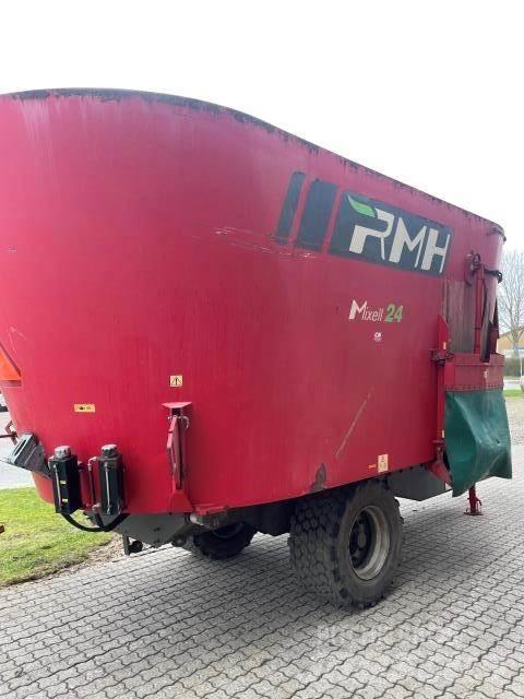 RMH 24 M3 Remolques de forraje