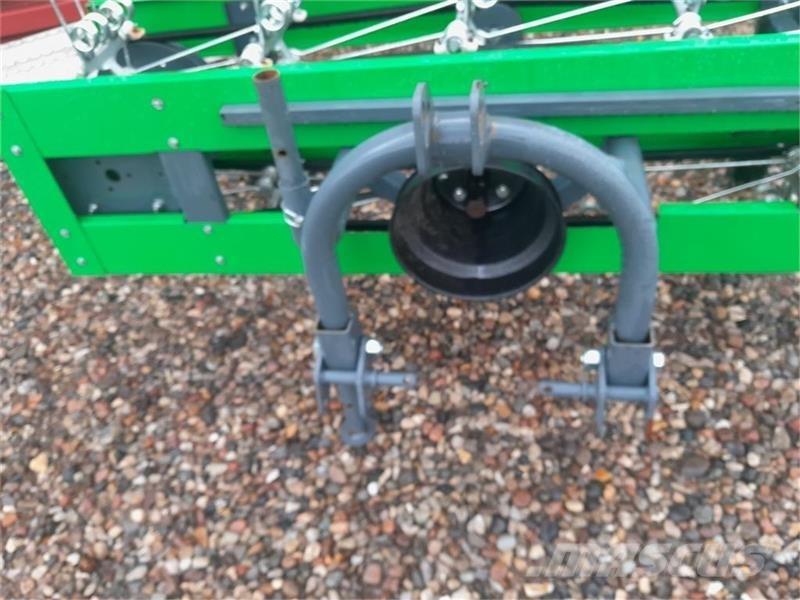  - - - HØ VENDER Accesorios para tractores compactos