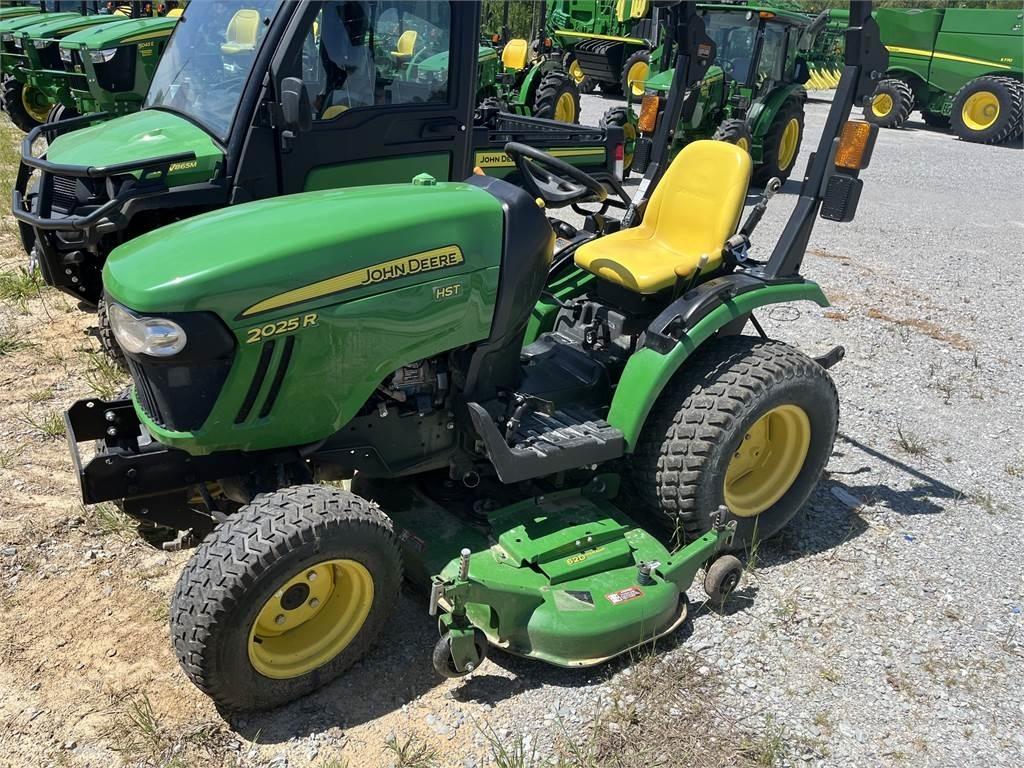 John Deere 2025R Tractores compactos
