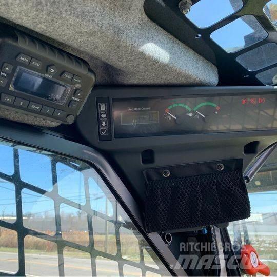 John Deere 324G Minicargadoras