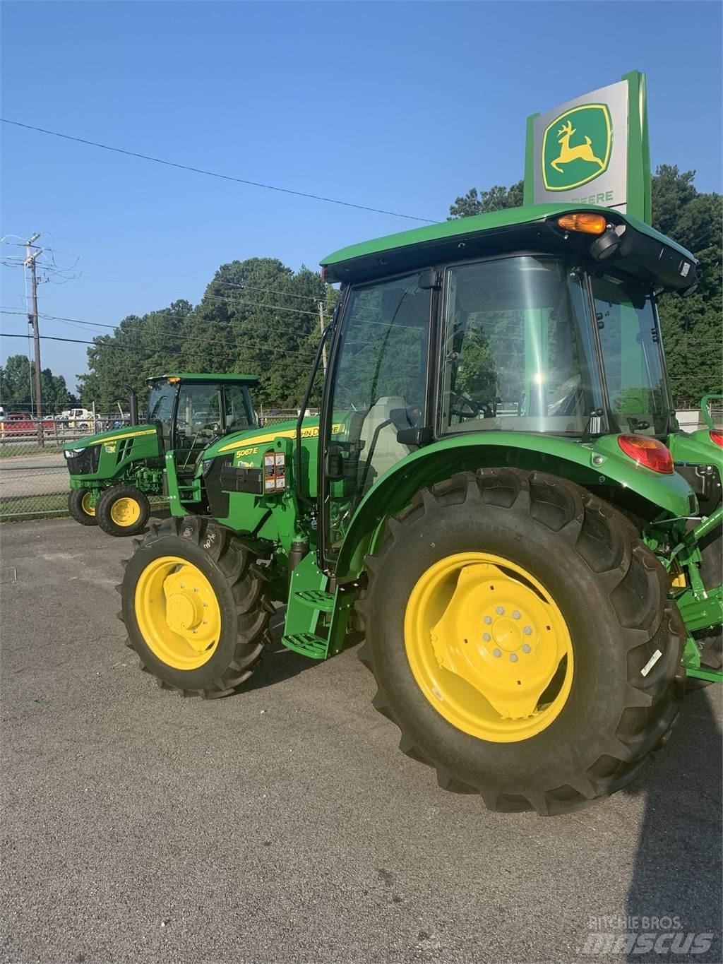 John Deere 5067 Tractores