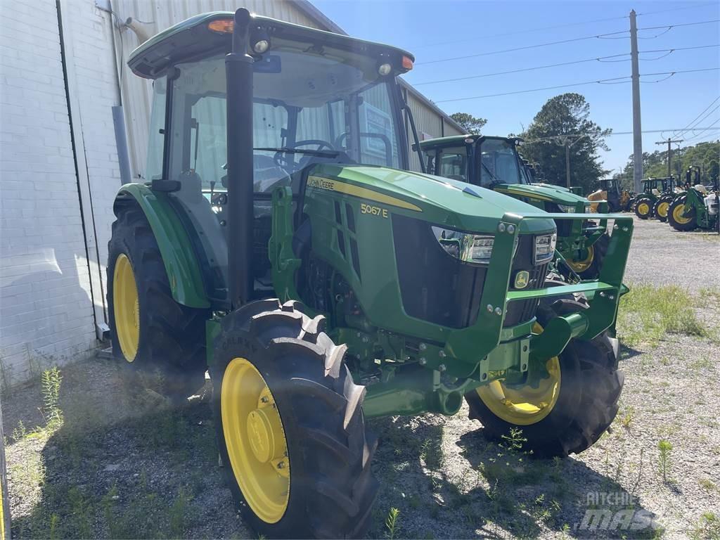 John Deere 5067E Tractores