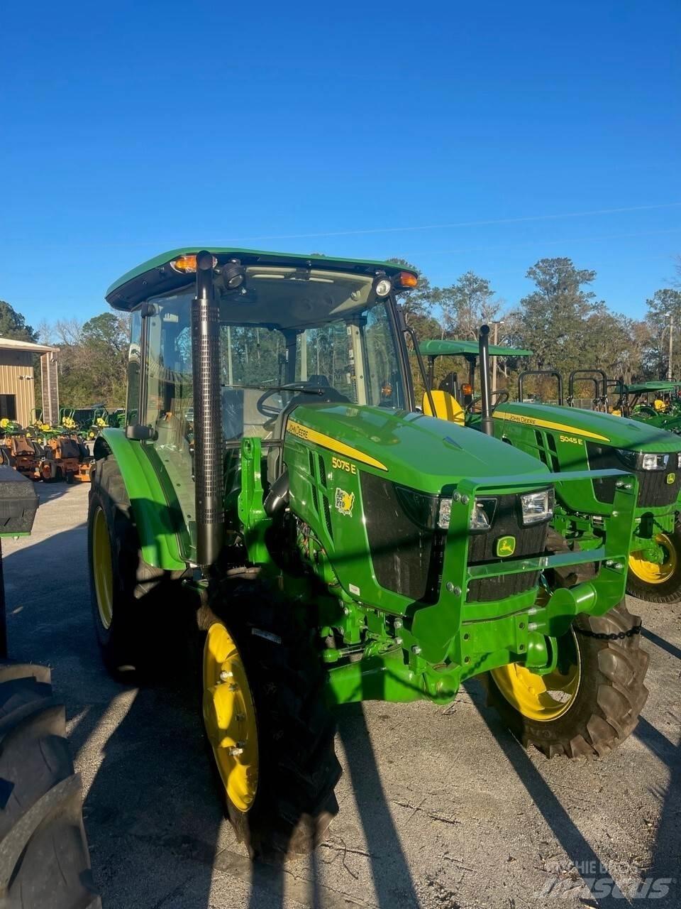 John Deere 5075E Tractores