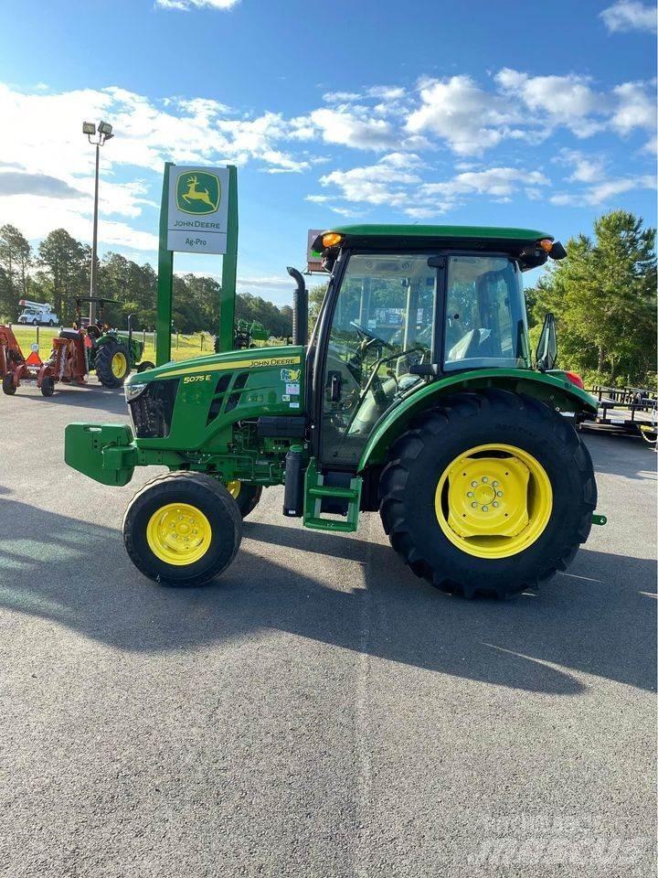 John Deere 5075E Tractores