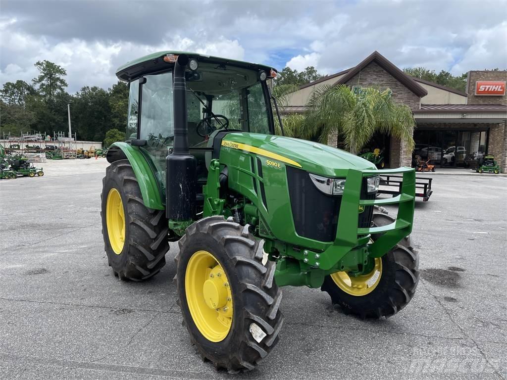 John Deere 5090E Tractores