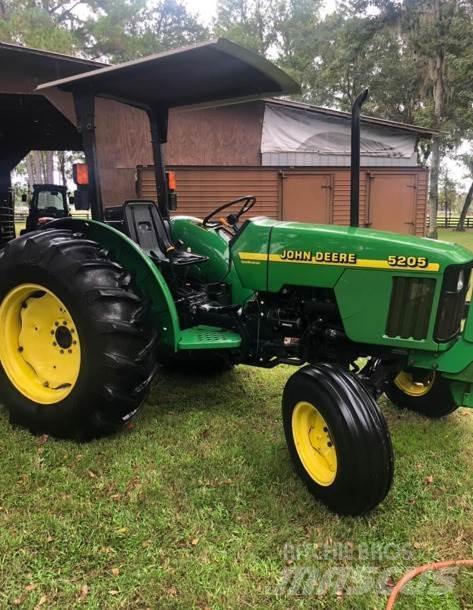 John Deere 5205 Tractores