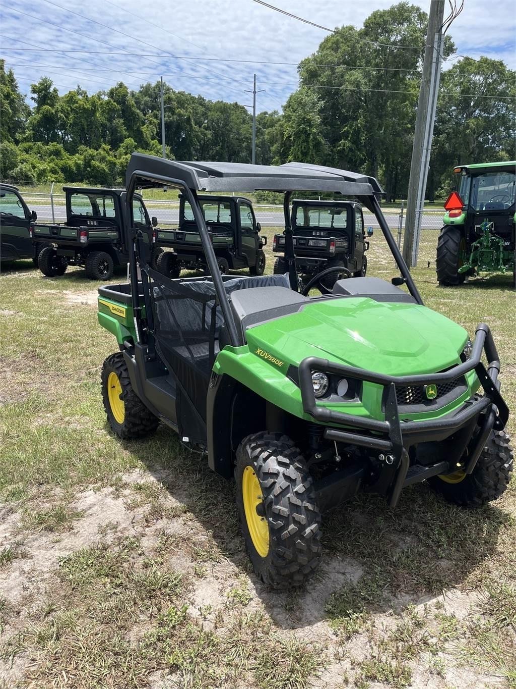 John Deere 560E Maquinaria para servicios públicos