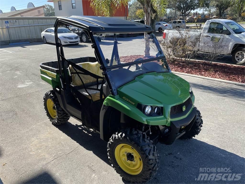 John Deere 560E Maquinaria para servicios públicos