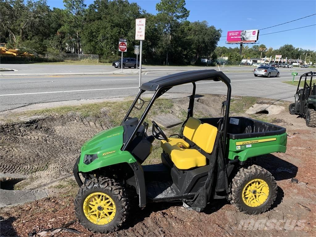 John Deere 590M Maquinaria para servicios públicos