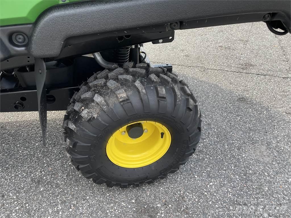 John Deere 815E Maquinaria para servicios públicos