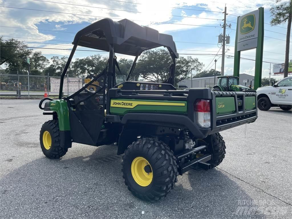 John Deere 815E Maquinaria para servicios públicos