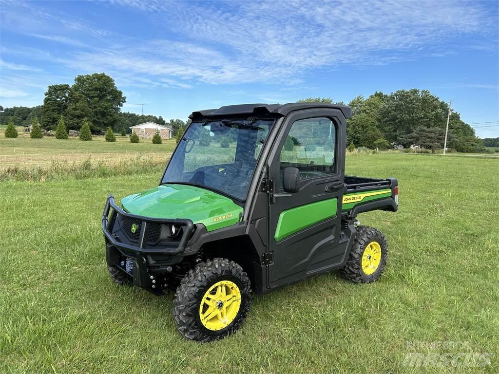 John Deere 835M Maquinaria para servicios públicos