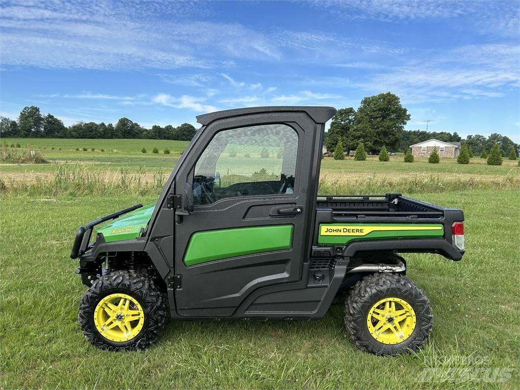 John Deere 835M Maquinaria para servicios públicos
