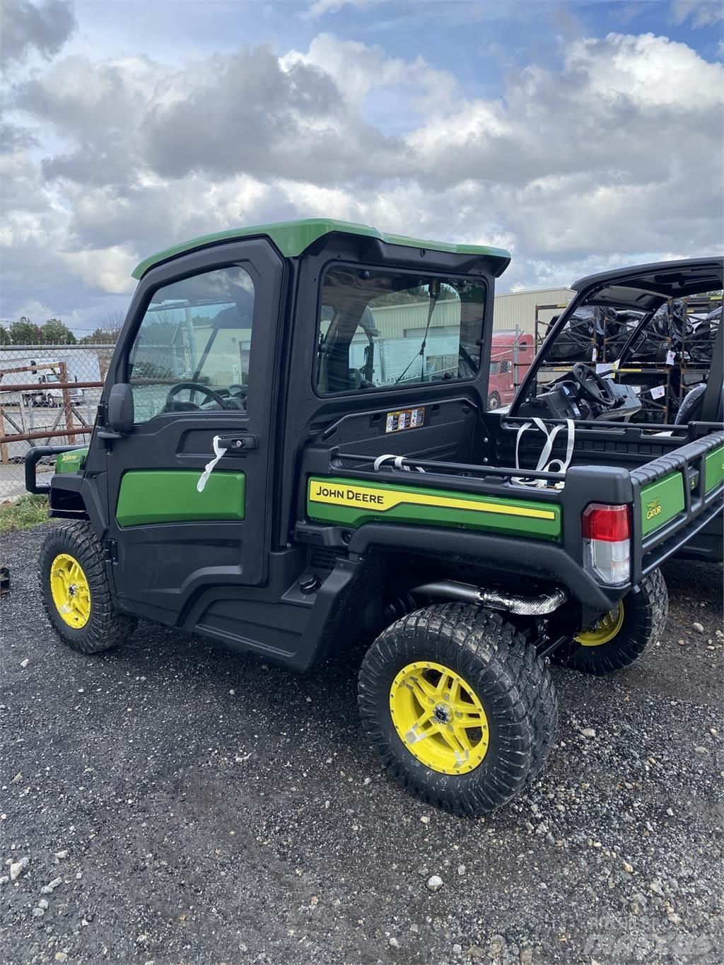 John Deere 835R Maquinaria para servicios públicos