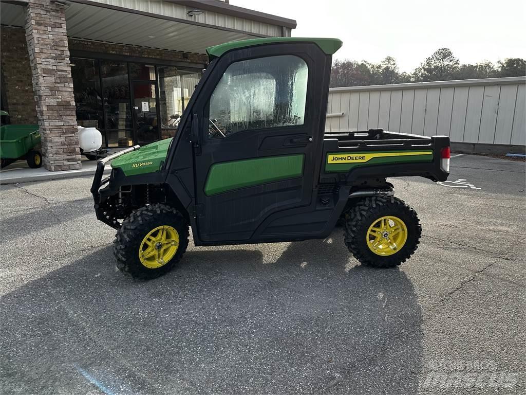 John Deere 835R Maquinaria para servicios públicos