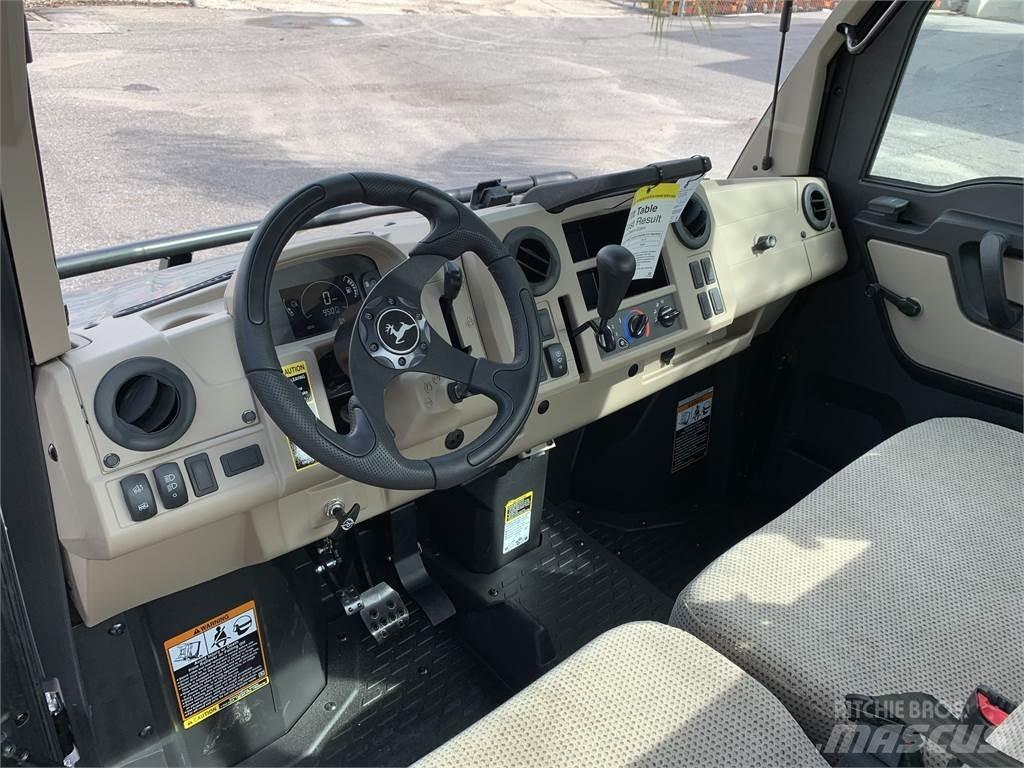 John Deere 835R Maquinaria para servicios públicos