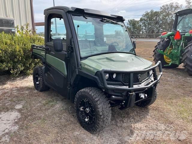 John Deere 835R Maquinaria para servicios públicos