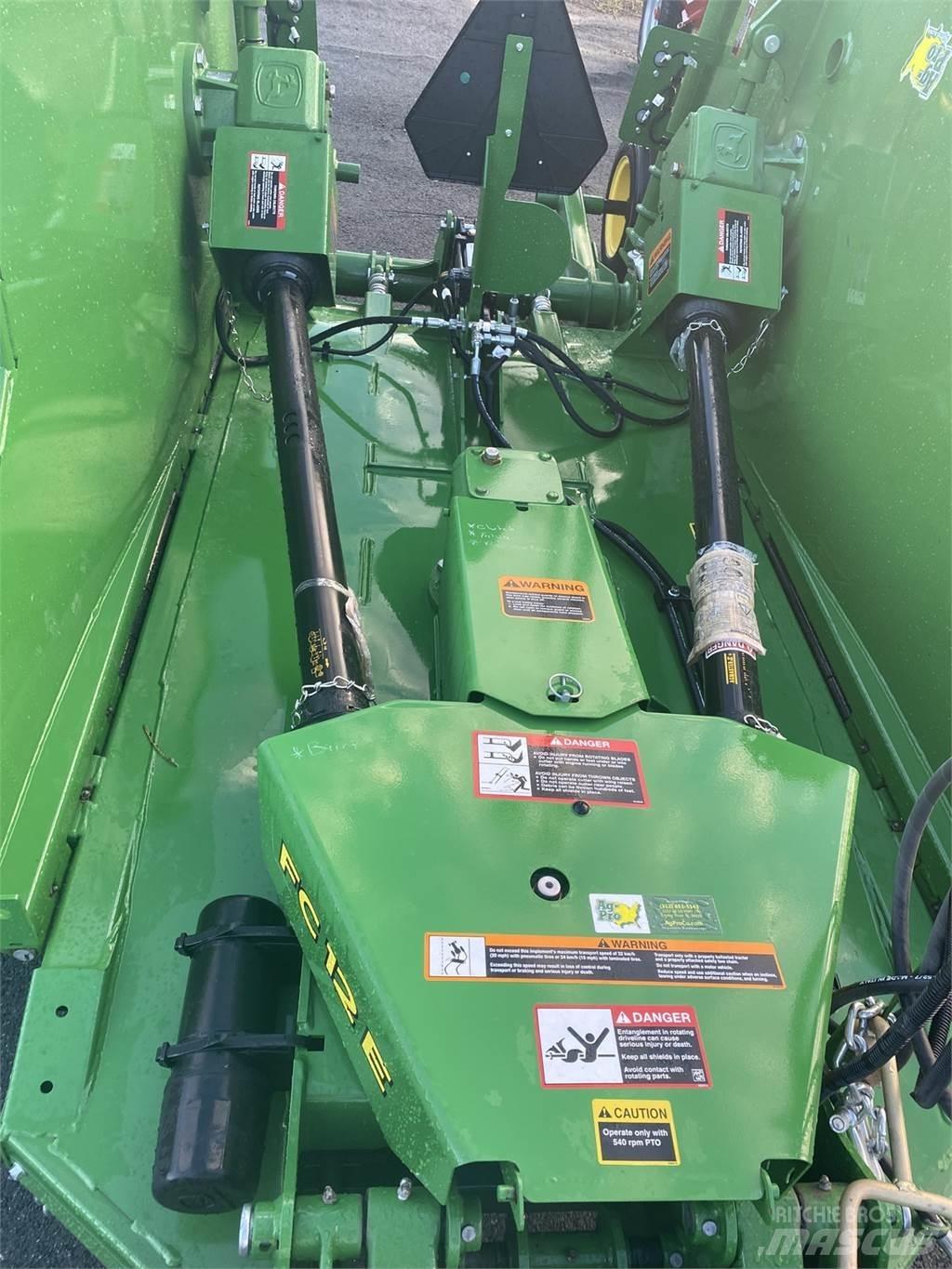 John Deere FC12E Desmenuzadoras, cortadoras y desenrolladoras de pacas