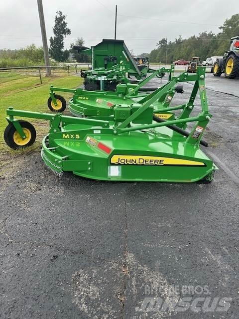 John Deere MX5 Desmenuzadoras, cortadoras y desenrolladoras de pacas