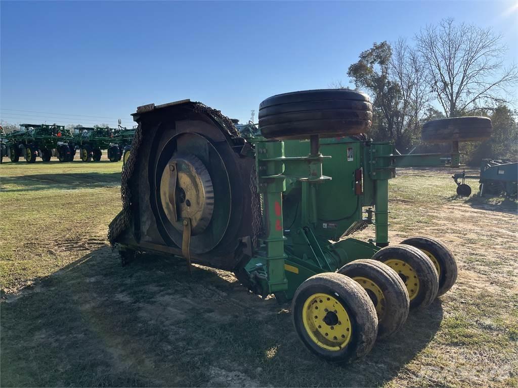 John Deere R15 Desmenuzadoras, cortadoras y desenrolladoras de pacas