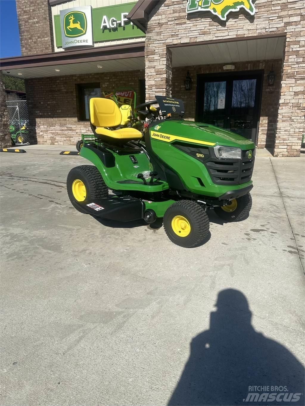 John Deere S110 Tractores corta-césped