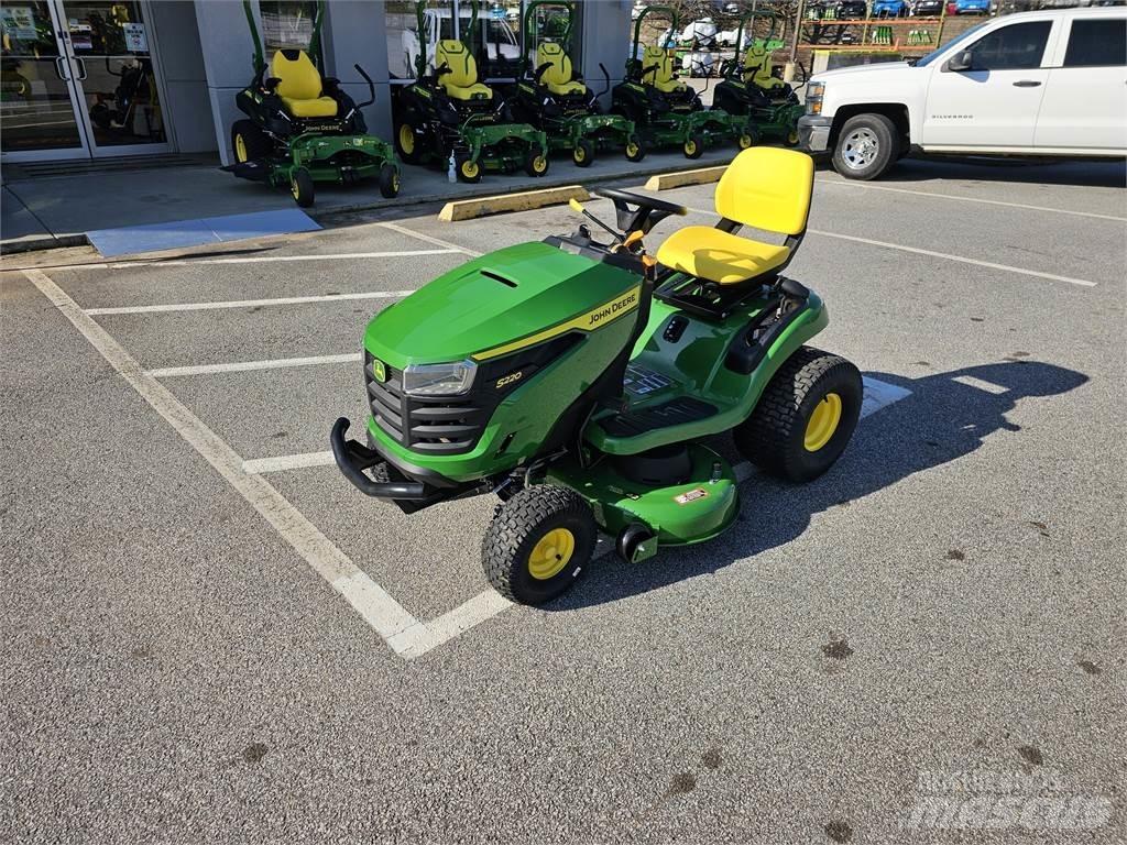 John Deere S220 Tractores corta-césped