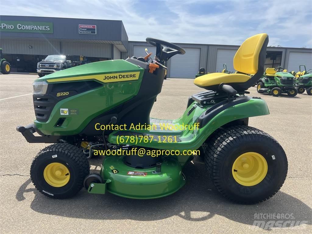 John Deere S220 Tractores corta-césped