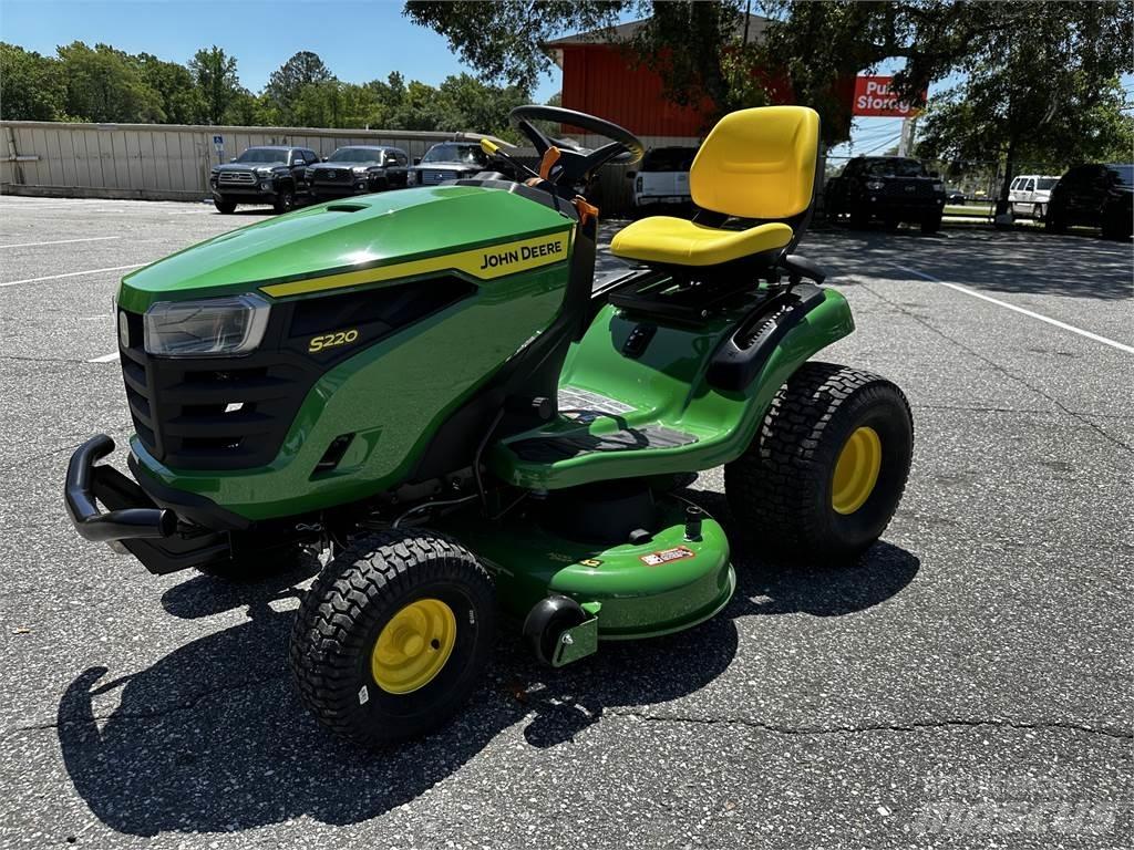 John Deere S220 Tractores corta-césped
