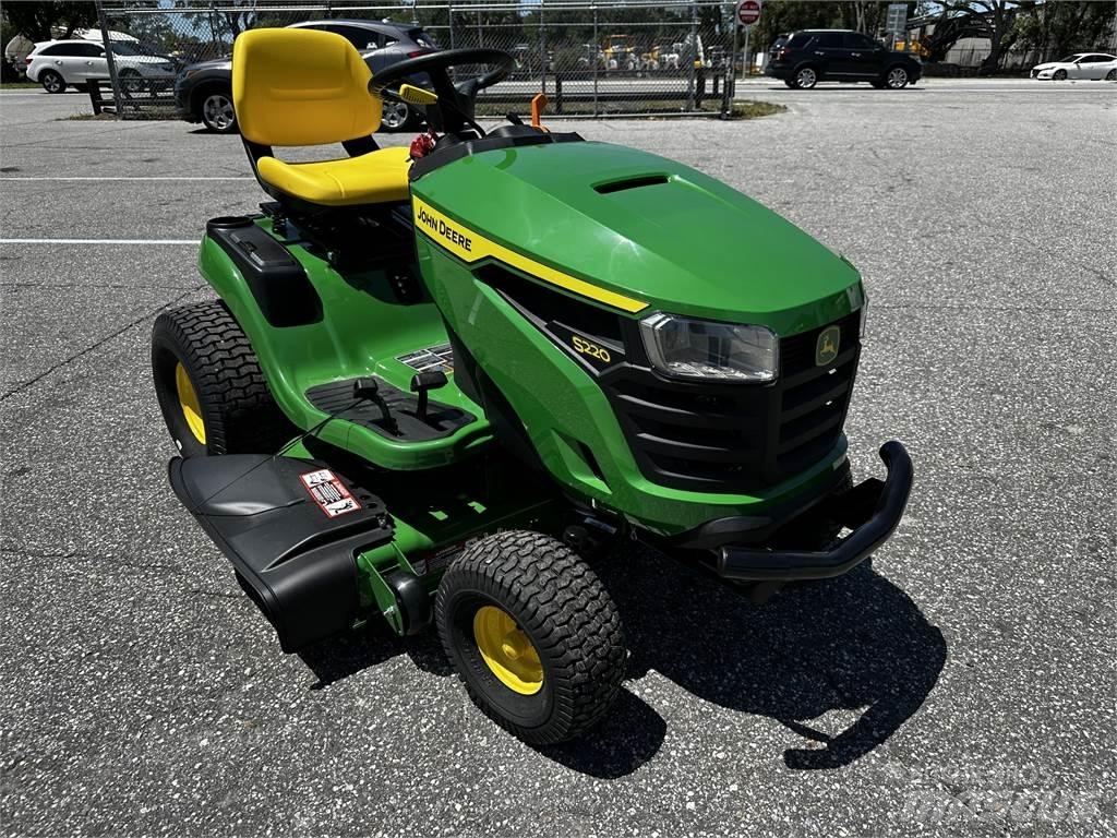 John Deere S220 Tractores corta-césped