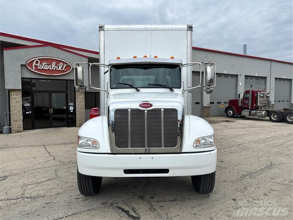 Peterbilt 337 Camiones caja cerrada