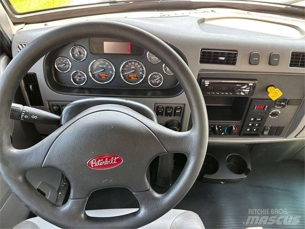 Peterbilt 337 Camiones caja cerrada