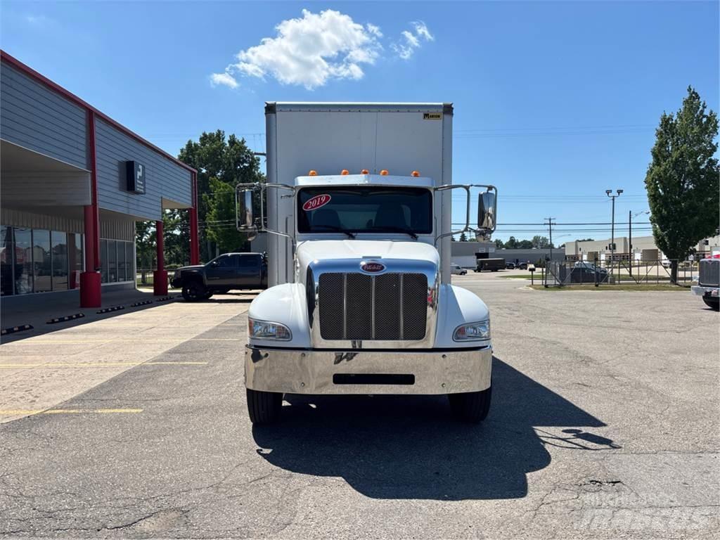 Peterbilt 337 Camiones caja cerrada