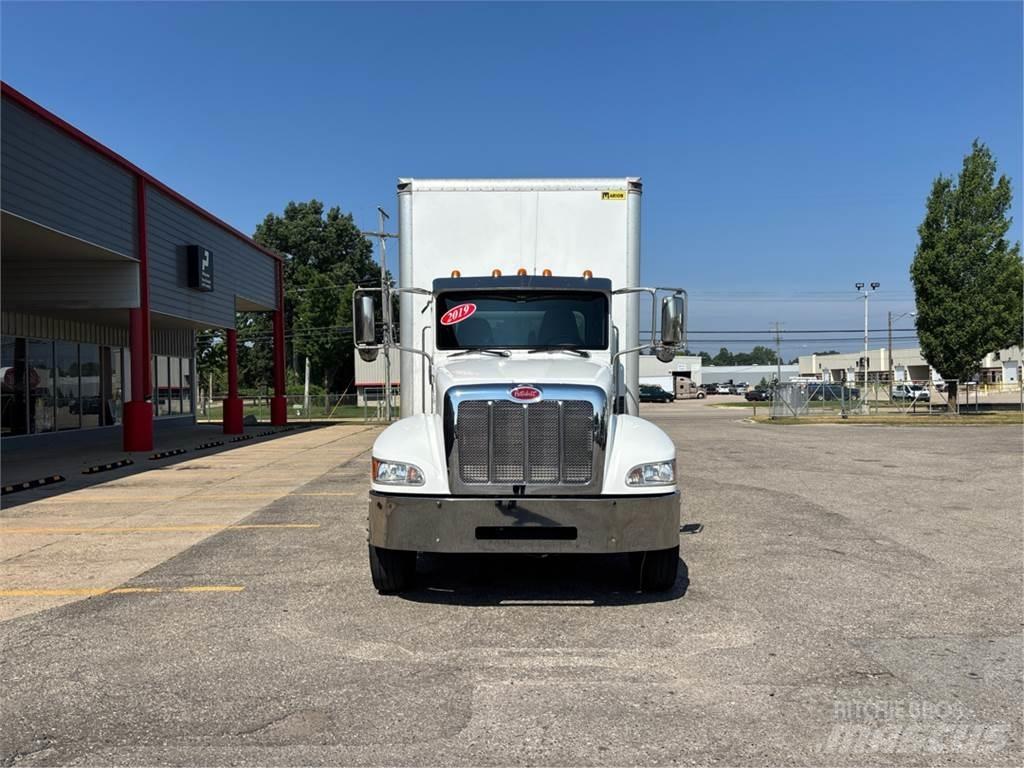 Peterbilt 337 Camiones caja cerrada