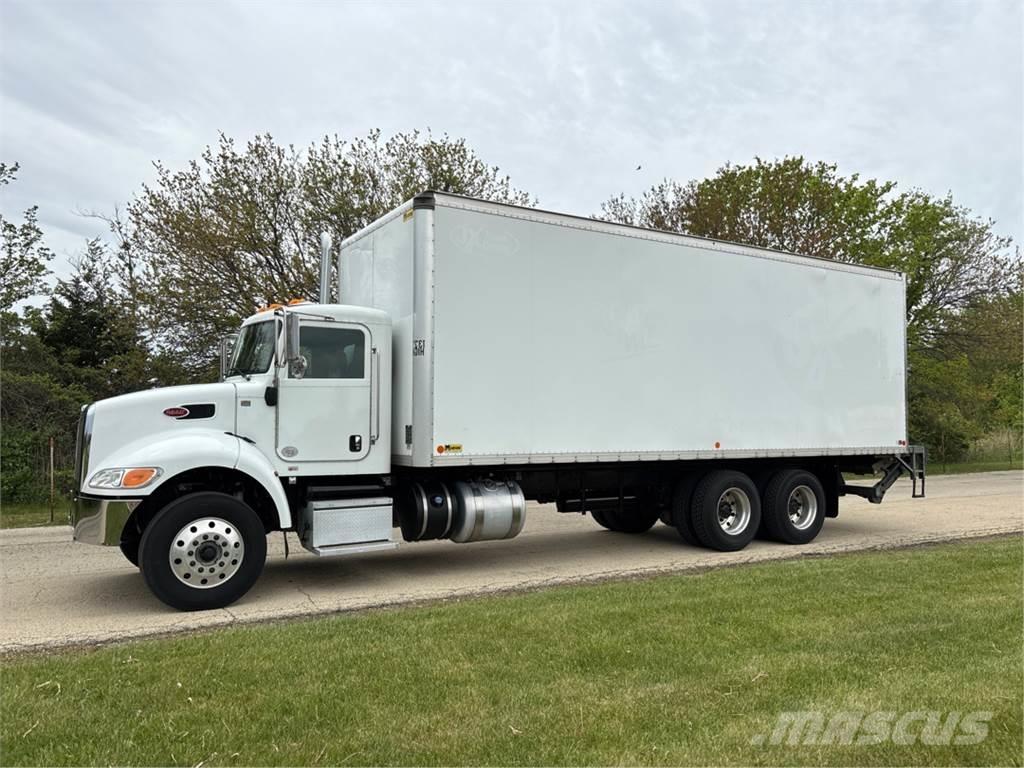 Peterbilt 348 Camiones caja cerrada