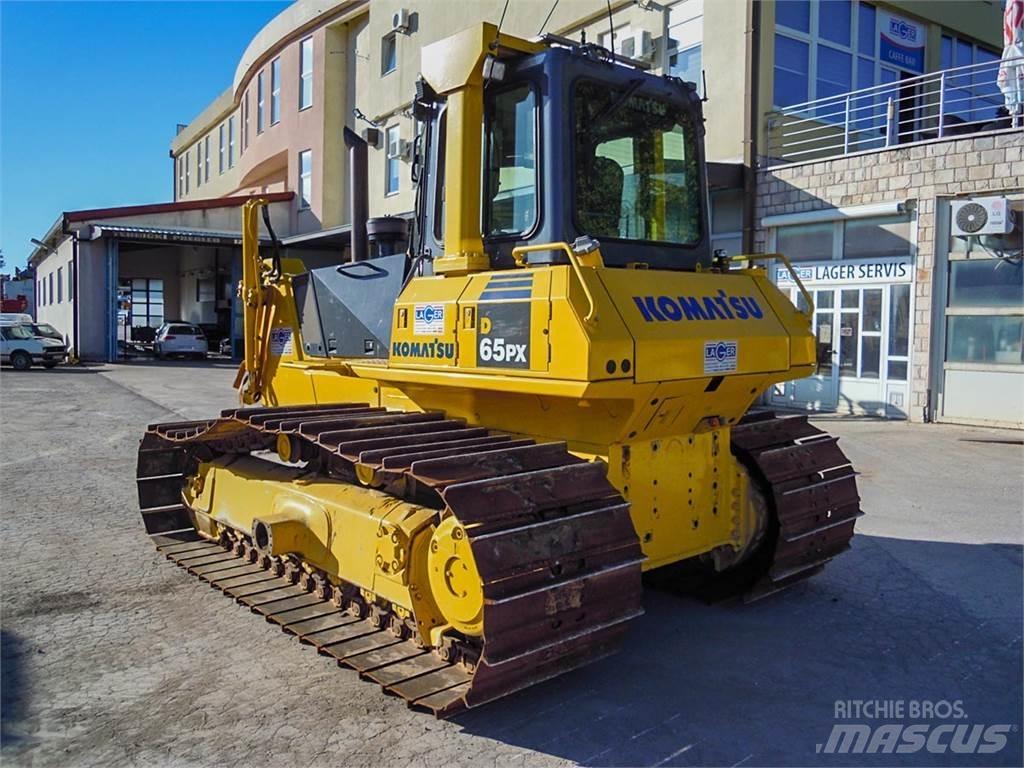 Komatsu D65PX-15EO Buldozer sobre oruga