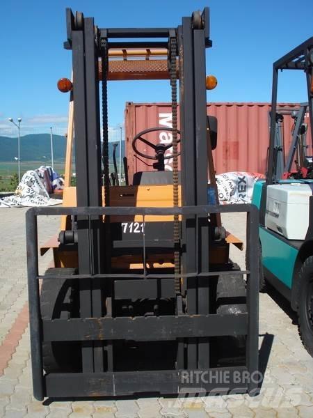 Komatsu FG25L-7 Otras carretillas elevadoras
