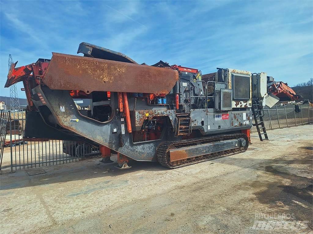 Sandvik QI 240 Trituradoras móviles