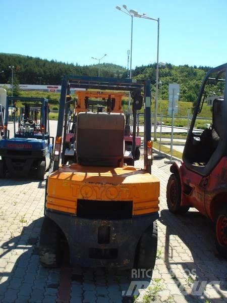 Toyota 80-5FDL25 Carretillas diesel