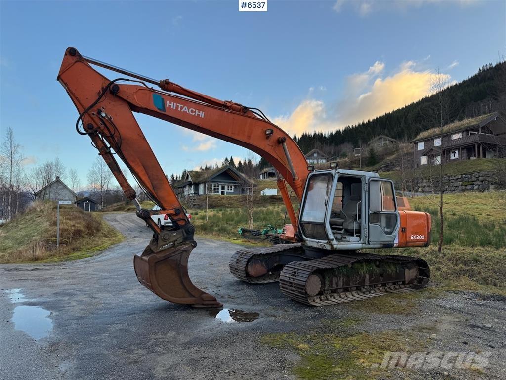 Hitachi EX 200-2. Excavadoras de cadenas