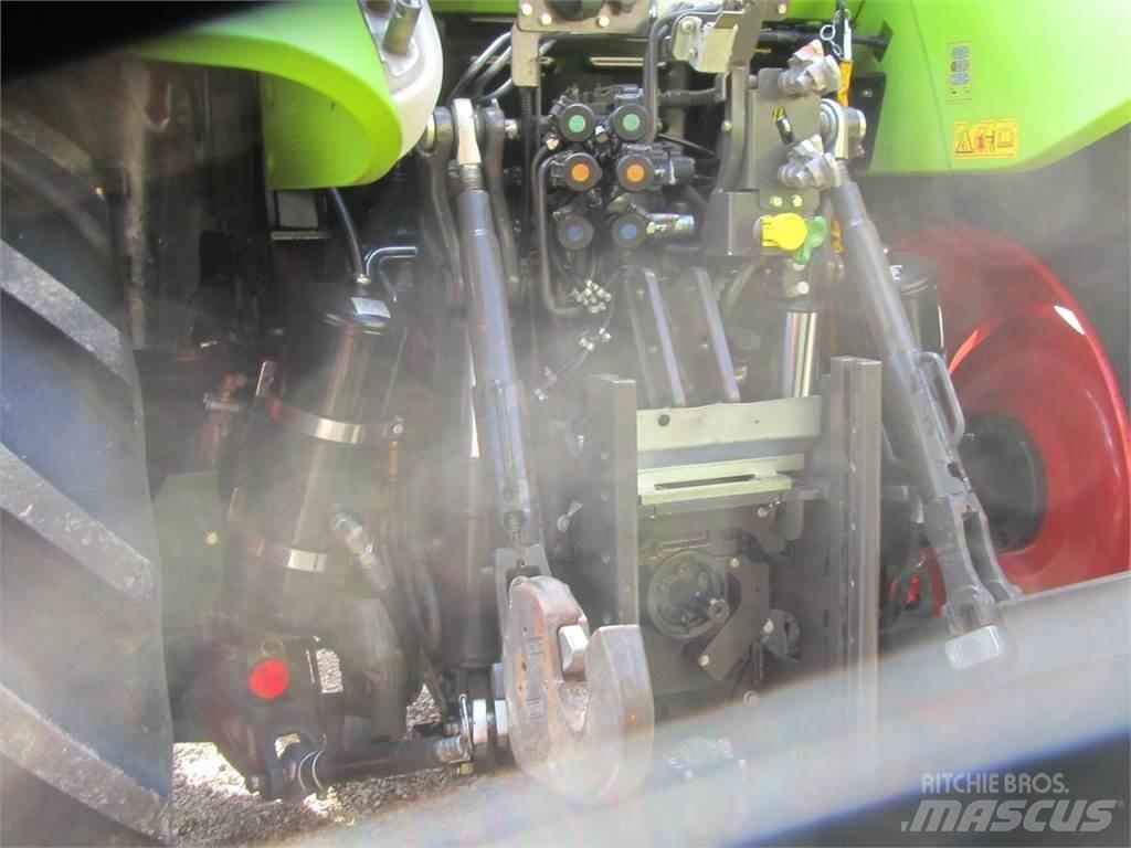 CLAAS Arion 440 Tractores