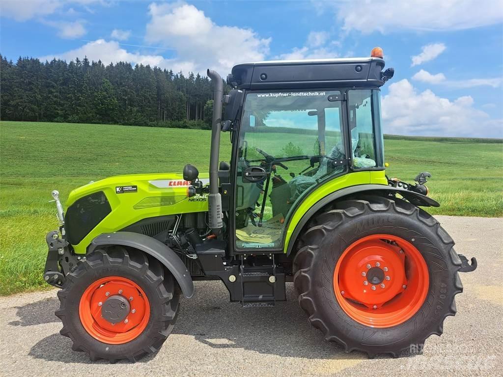 CLAAS Nexos 240 XL Tractores