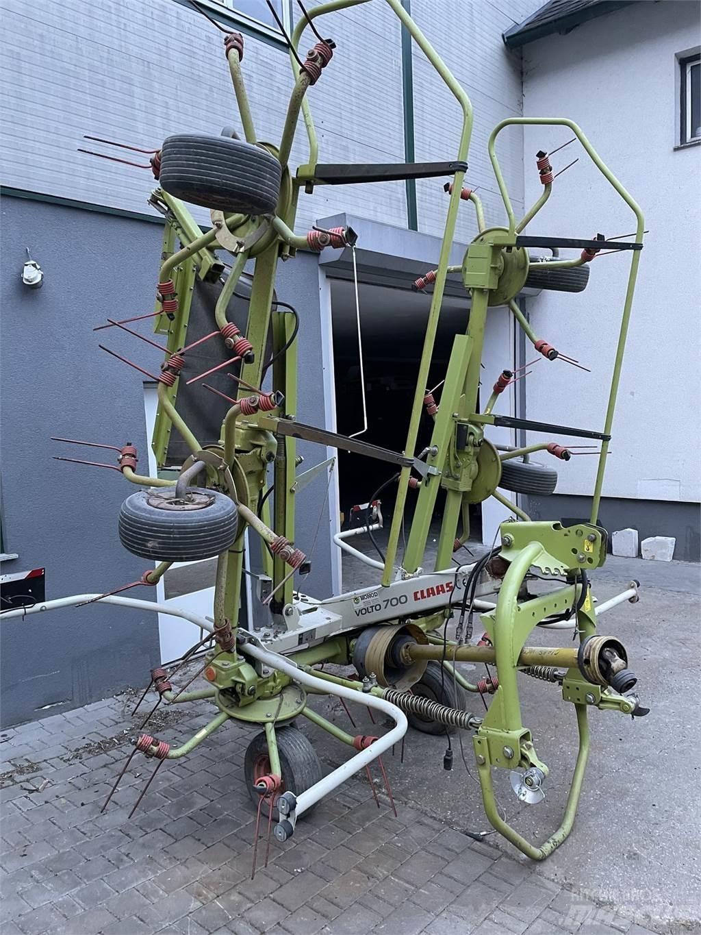 CLAAS VOLTO 700 Rastrillos y henificadores