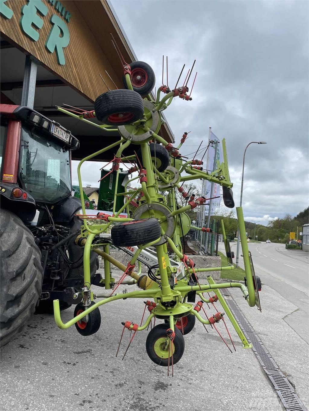 CLAAS VOLTO 77 Rastrillos y henificadores