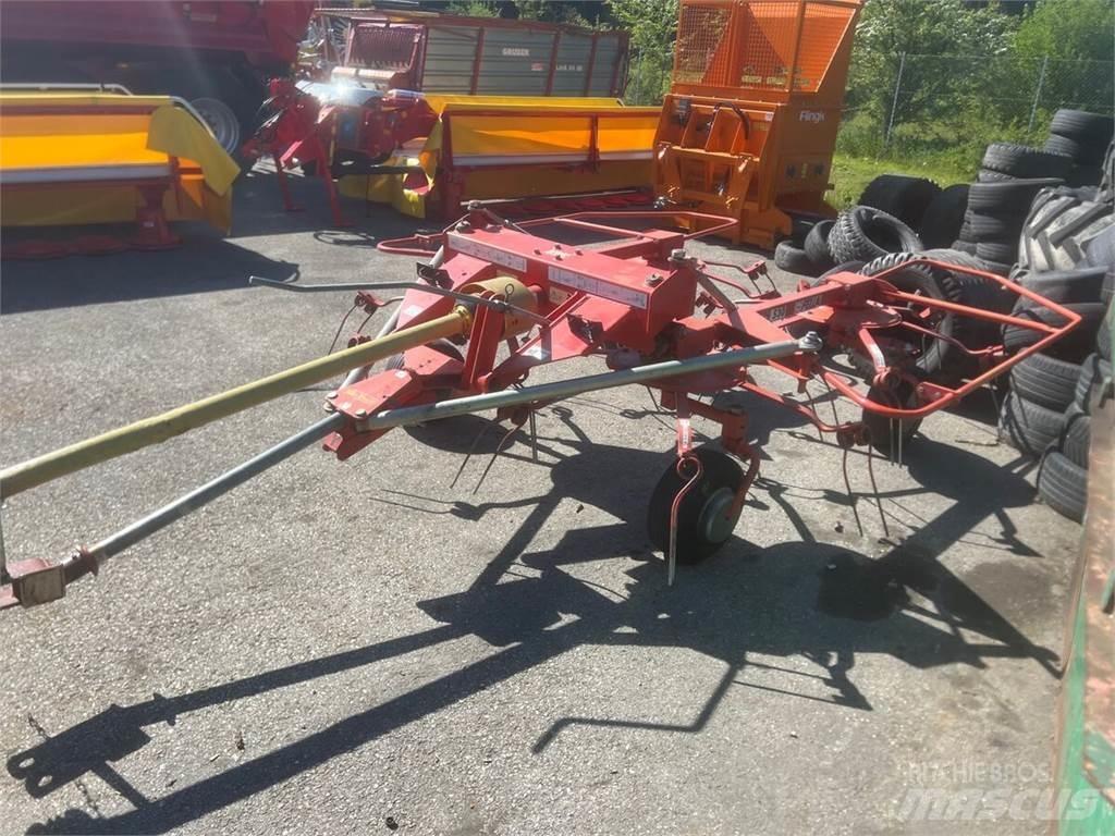 Fella TH 530 Rastrillos y henificadores