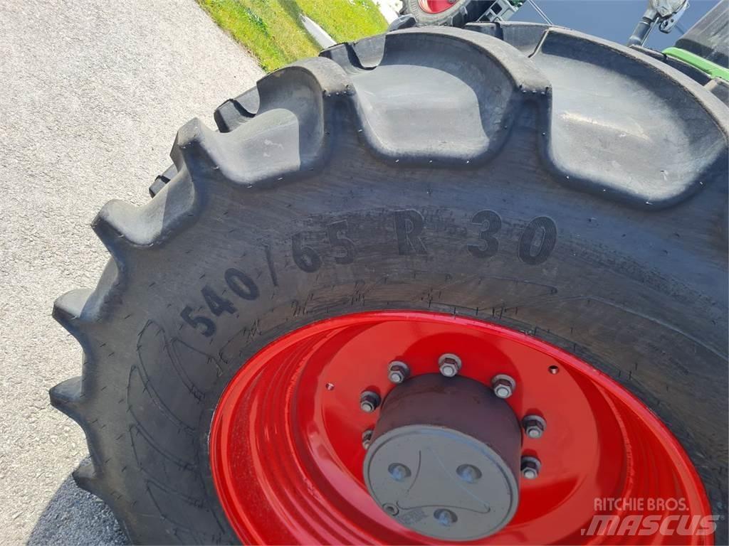 Fendt 724 Vario Tractores